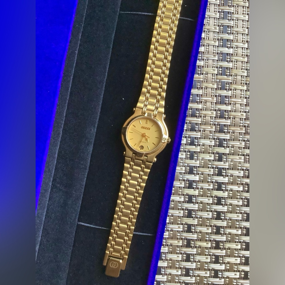 Gucci Ladies Gold Tone Bracelet Watch 💛💛 - Picture 5 of 16